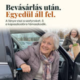 Illusztrációs fotó: Bevásárlás után. Egyedül áll fel. A lánya viszi a szatyrokat, ő a kapaszkodóra támaszkodik.