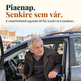 Illusztrációs fotó: Piacnap. Senkire sem vár. A vezetőülésből egyedül áll fel, kosárral a kezében.
