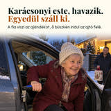 Illusztrációs fotó: Karácsonyi este, havazik. Egyedül száll ki. A fia viszi az ajándékot, ő büszkén indul az ajtó felé.